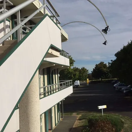 Otel Premiere Classe Niort Est *