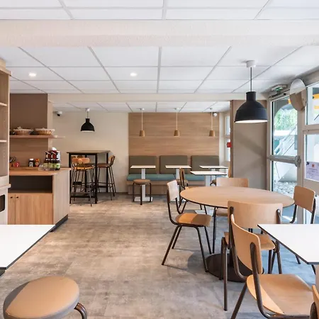 Premiere Classe Niort Est *