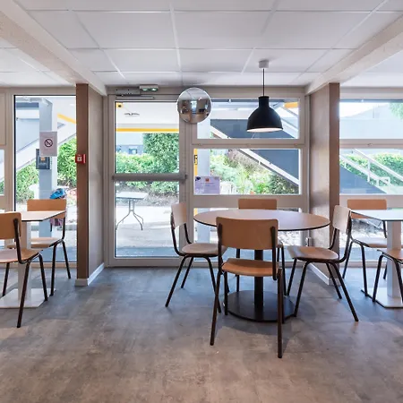 Premiere Classe Niort Est * La Creche