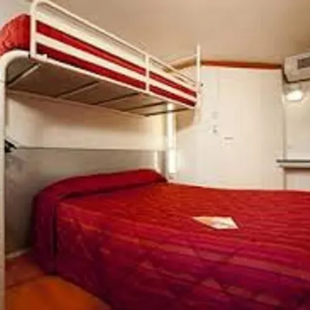 Premiere Classe Niort Est * La Creche