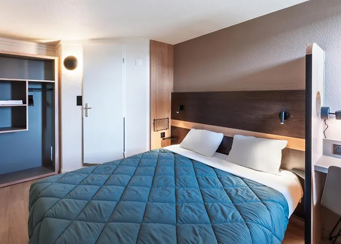 Premiere Classe Niort Est * La Creche