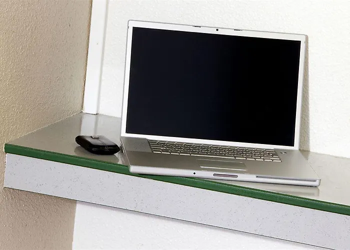 Premiere Classe Niort Est * La Creche