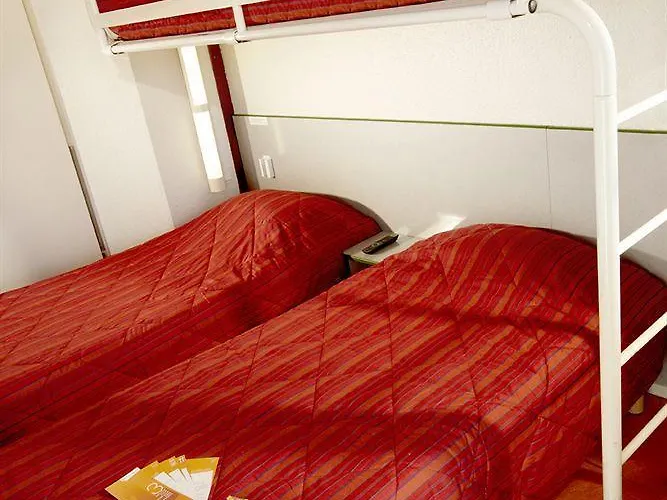 Premiere Classe Niort Est * La Creche