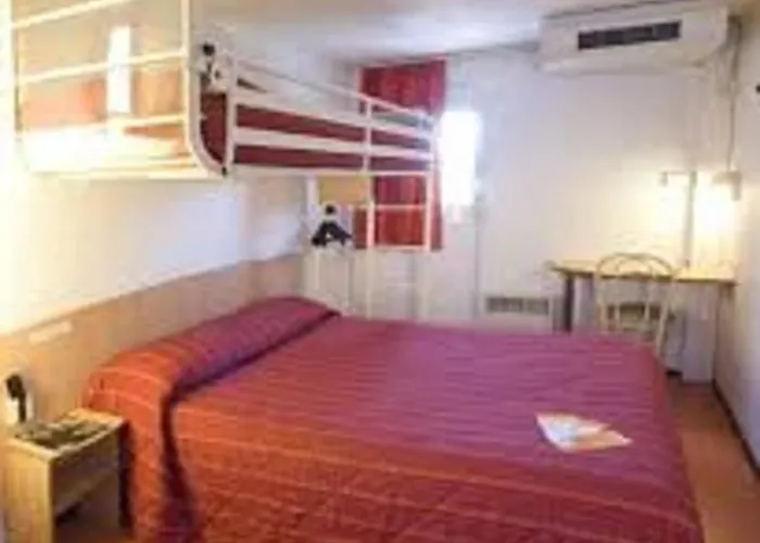 Premiere Classe Niort Est Hotel La Creche